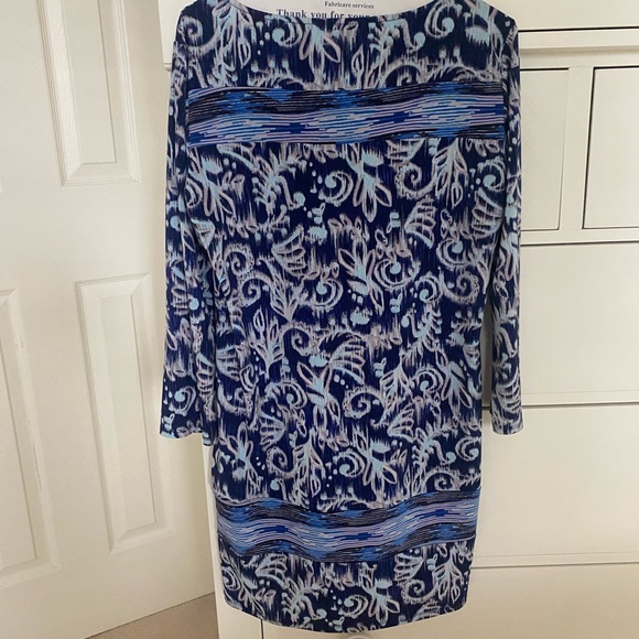 Patterned BCBG Maxazria Blue Dress in Medium 👗 - Picture 2 of 3